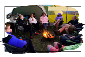 images-camping-friends-_campfire