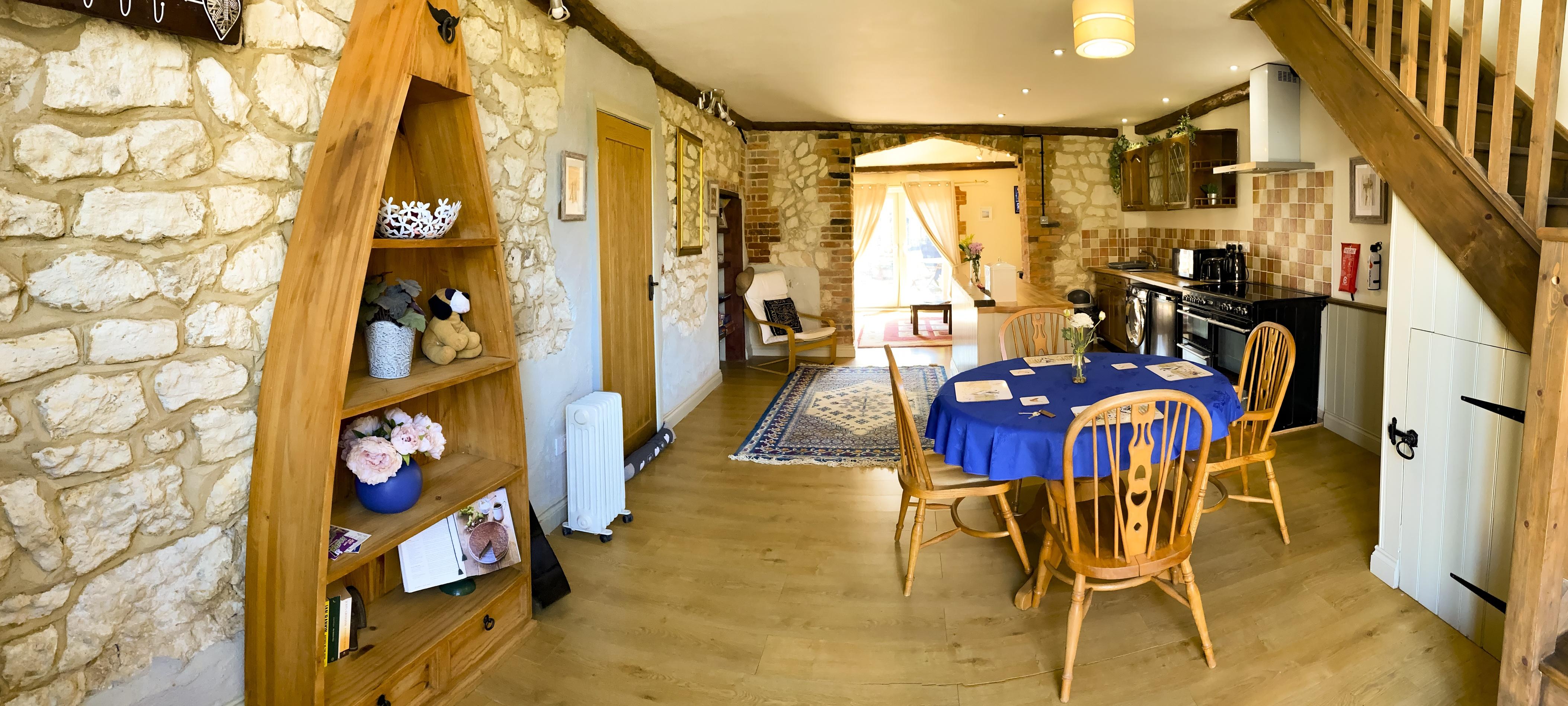 NORFOLK HOLIDAY ACCOMMODATION COTTAGE & ANNEX: 'THE BARN' & 'THE CHURNERY'