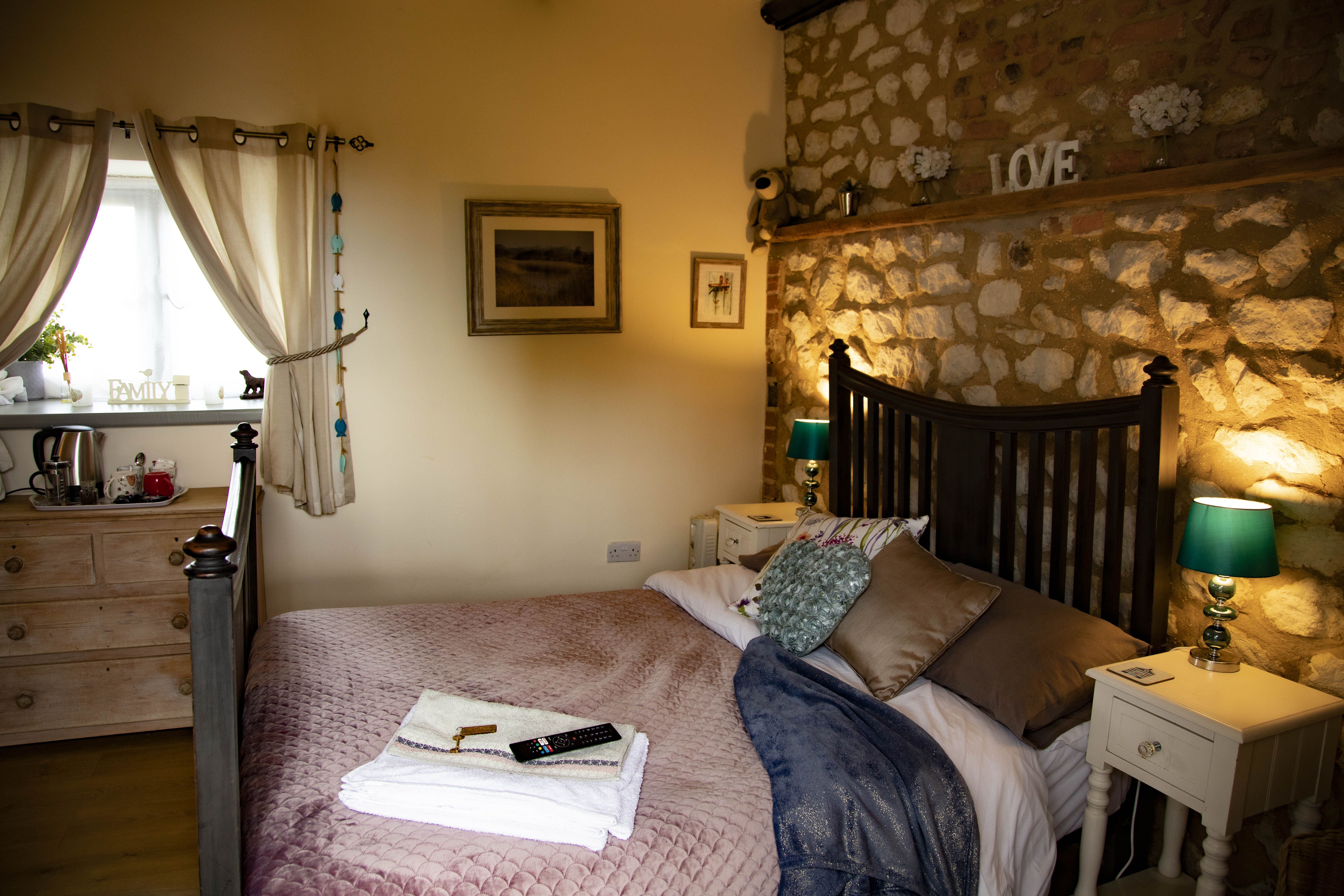 SANDRINGHAM STAY IN B&B: THE WOODSHED