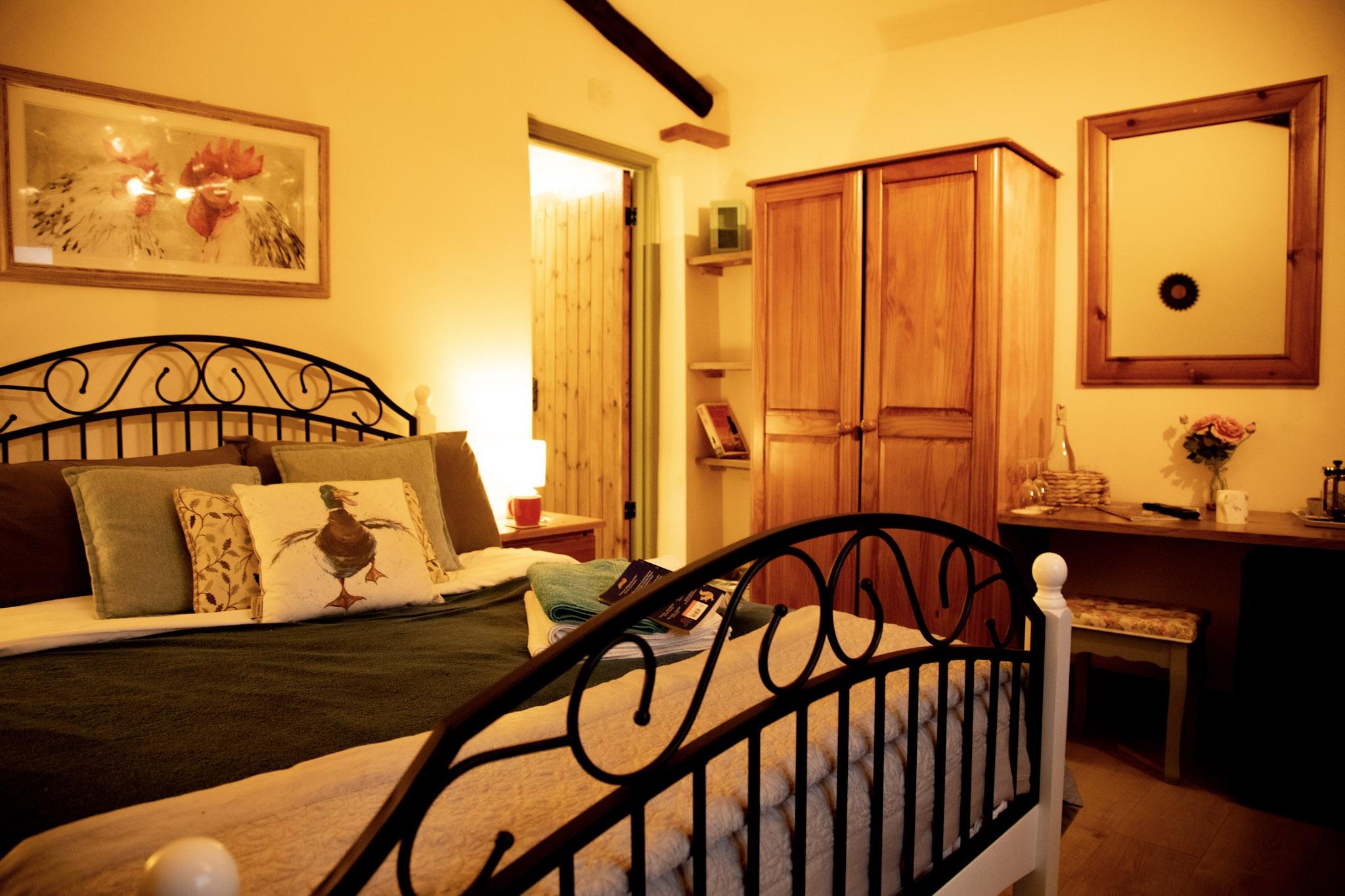 SANDRINGHAM STAY IN GUEST HOUSE: THE ROOST