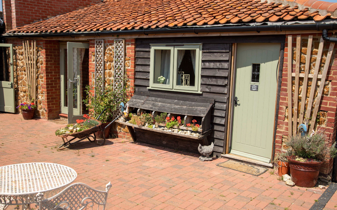 Norfolk Accommodation, the Roost outside view with seating in the sunshine