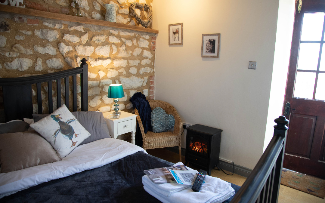 Norfolk Accommodation, The Woodshed, a cosy cottage room for 2