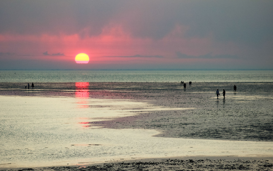 mYminiBreak, Norfolk Beaches, stunning sunset over the horizon