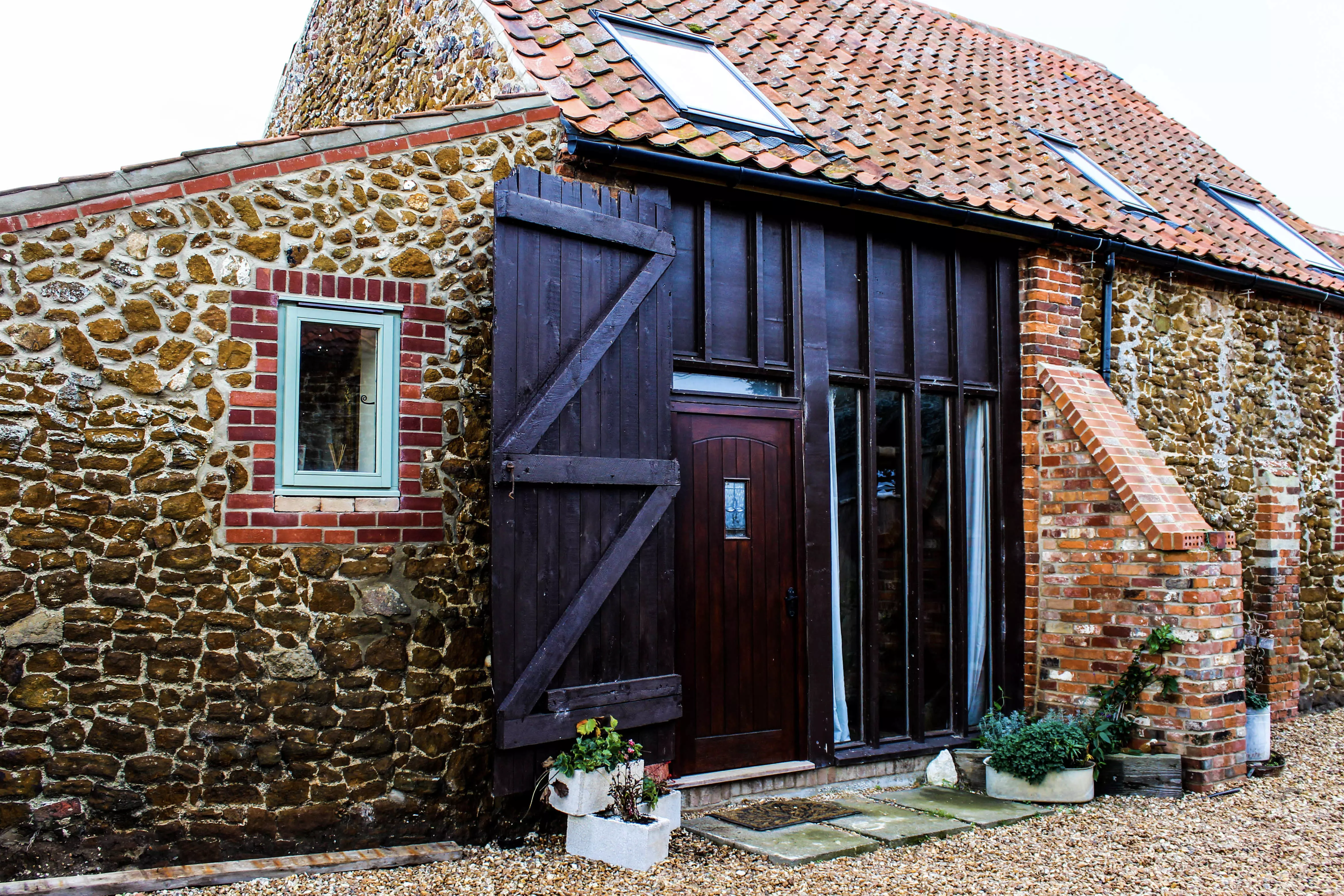 SANDRINGHAM STAY IN A COTTAGE: THE OLD BARN