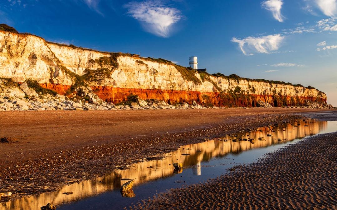 Camping Hunstanton: Hunstanton cliffs and lighthouse