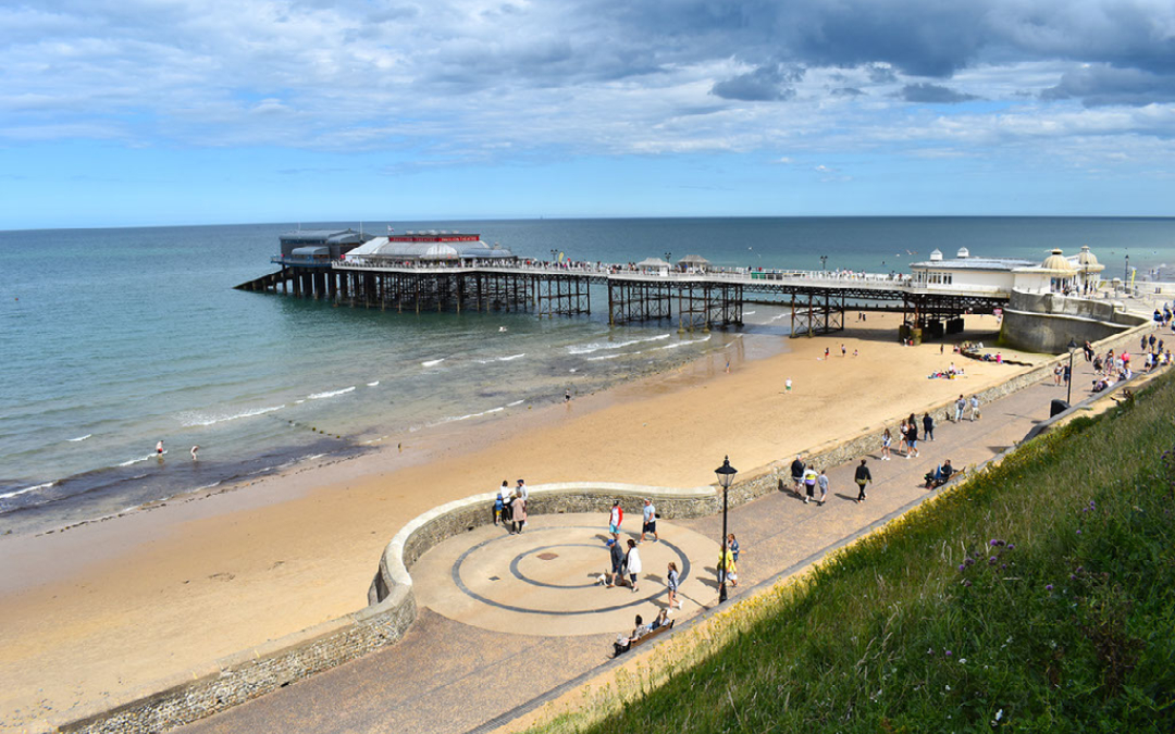 cromer pier walking summer