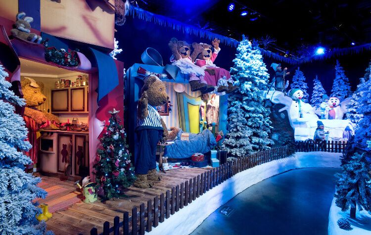bears waving in the North Pole on the way to Santa's grotto