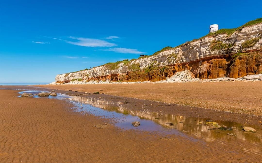 red and white cliff face of old hunstanton