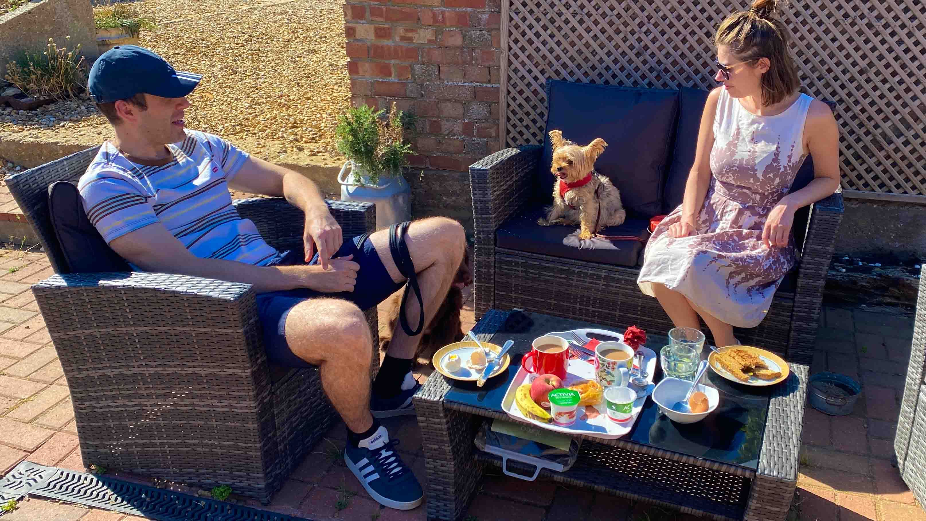 You can eat your buffet breakfast al fresco in the shared courtyard