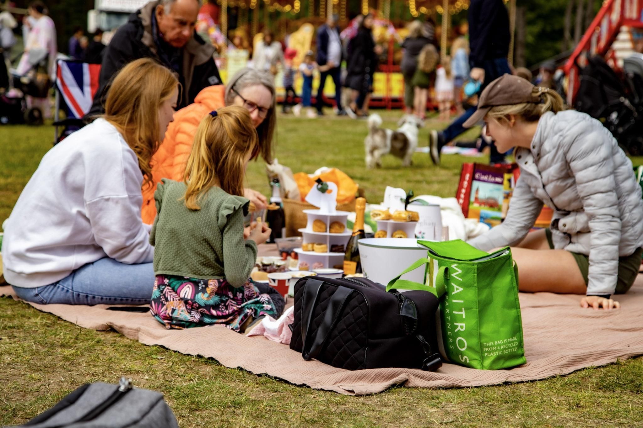 South Beach Camping: Family picnic in Sandringham